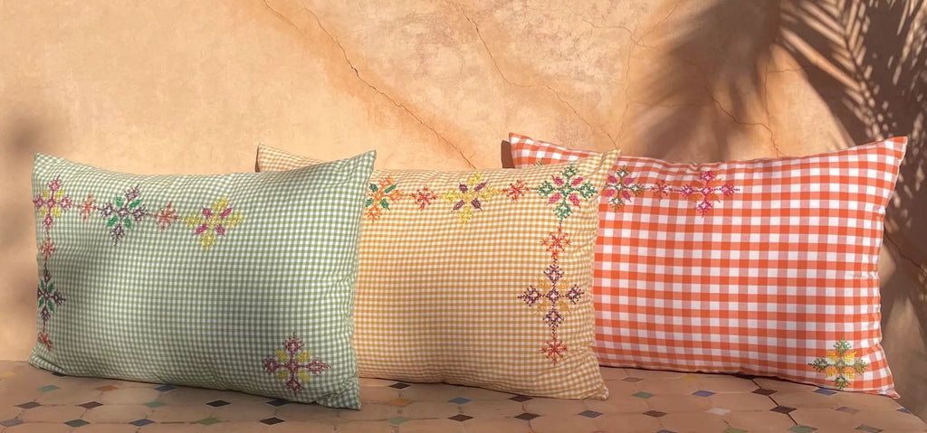 Housse de coussin brodée Itto