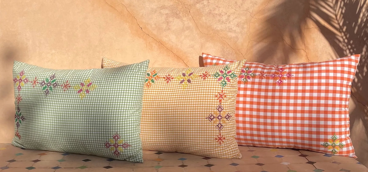 Housse de coussin brodée Itto