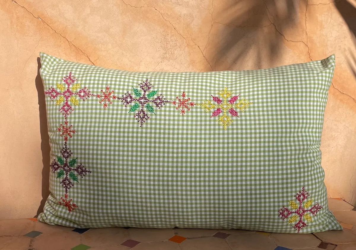 Housse de coussin brodée Itto