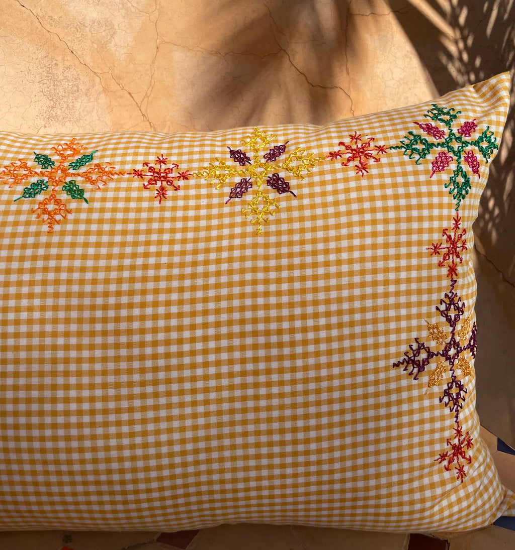 Housse de coussin brodée Sana